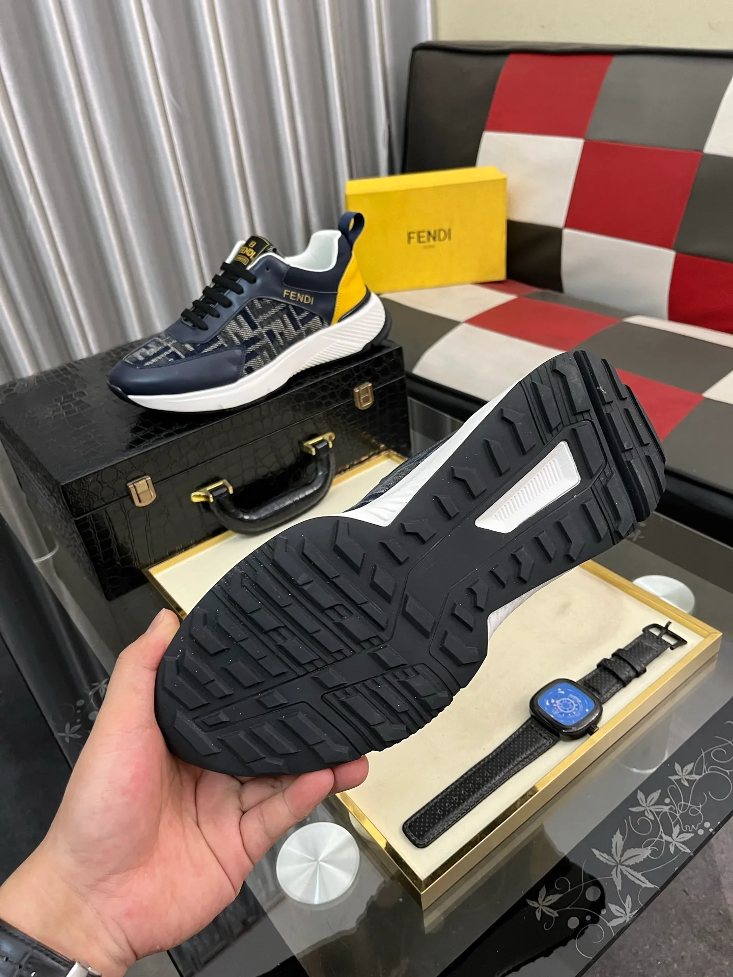 Men's Men's Shoes💰458⌚️⌚️[Fendi] Fendi's latest casual shoes for men! Available at counters simultaneously! Made entirely of imported top-grain calfskin, the interior is made of top-grain water-dyed cowhide, and the original factory-supplied rubber outsole. Leading new fashion concepts. Matching code: 38-442️⃣Colors available